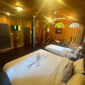 Xiengthong Khounphet Guest house